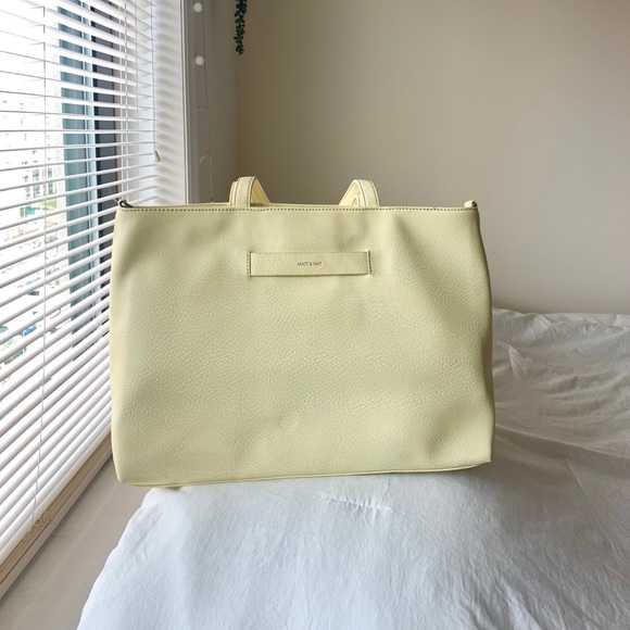 SOLD! Matt £ Nat shoulder bag - Picture 1 of 7